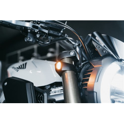 MOTOISM Type Three fork clamp with integrated indicator - Honda CB650R 2019 /+