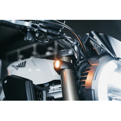 Motoism Type Three Gabelschelle mit integriertem Blinker - Honda CB650R 2019 /+